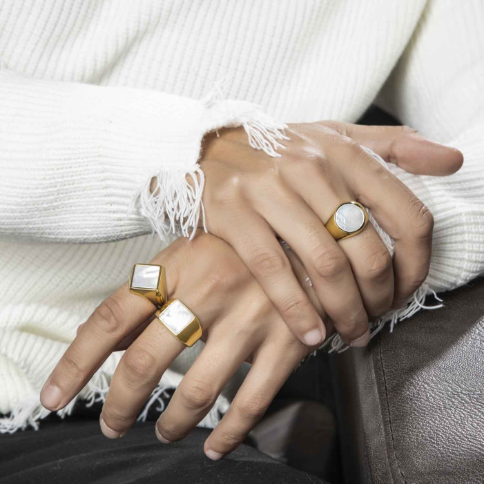 Main image in gallery