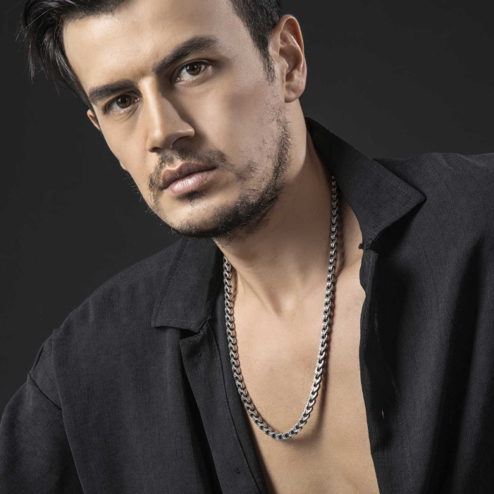 Main image in gallery